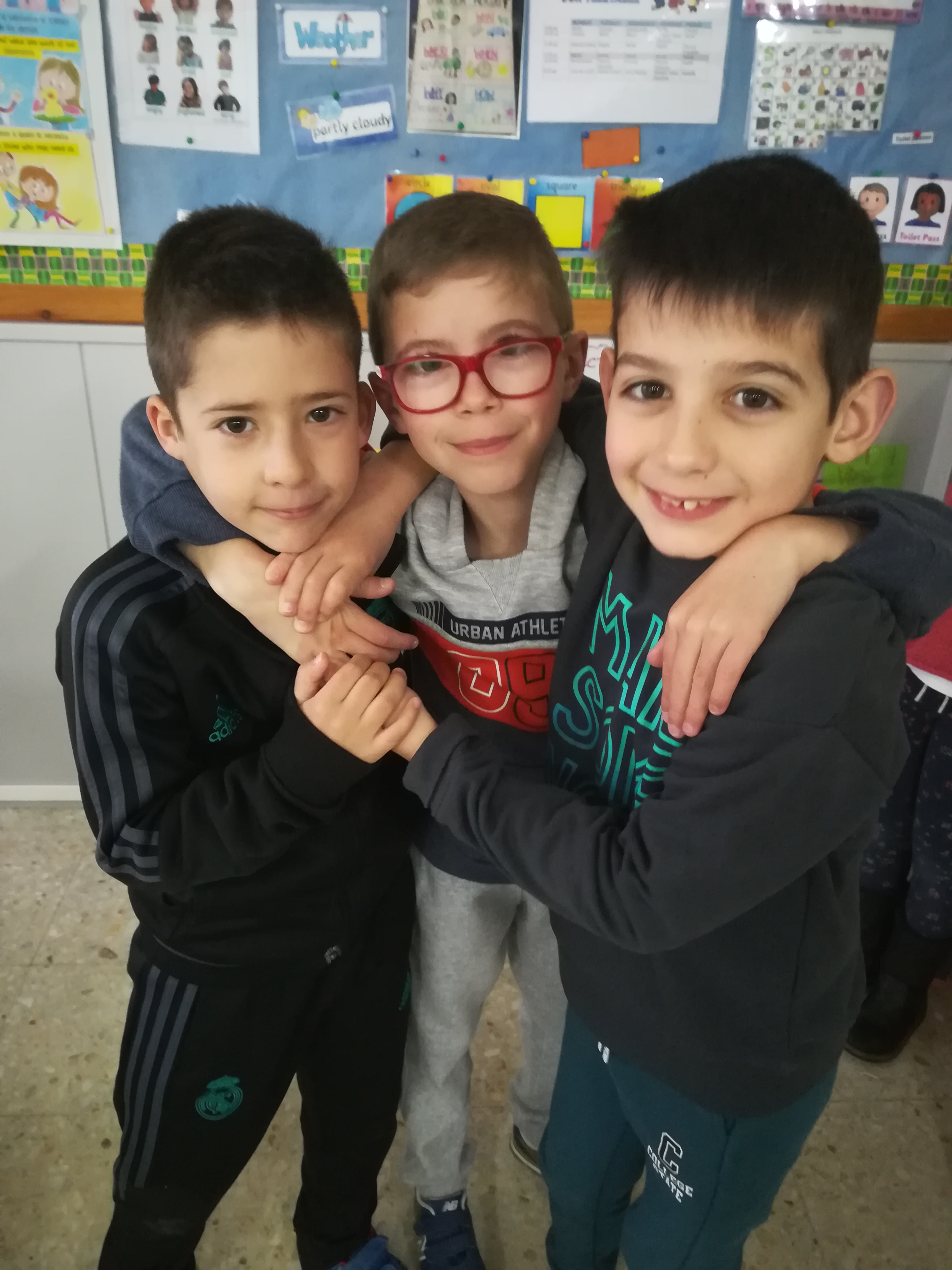 Abrazo chicos A