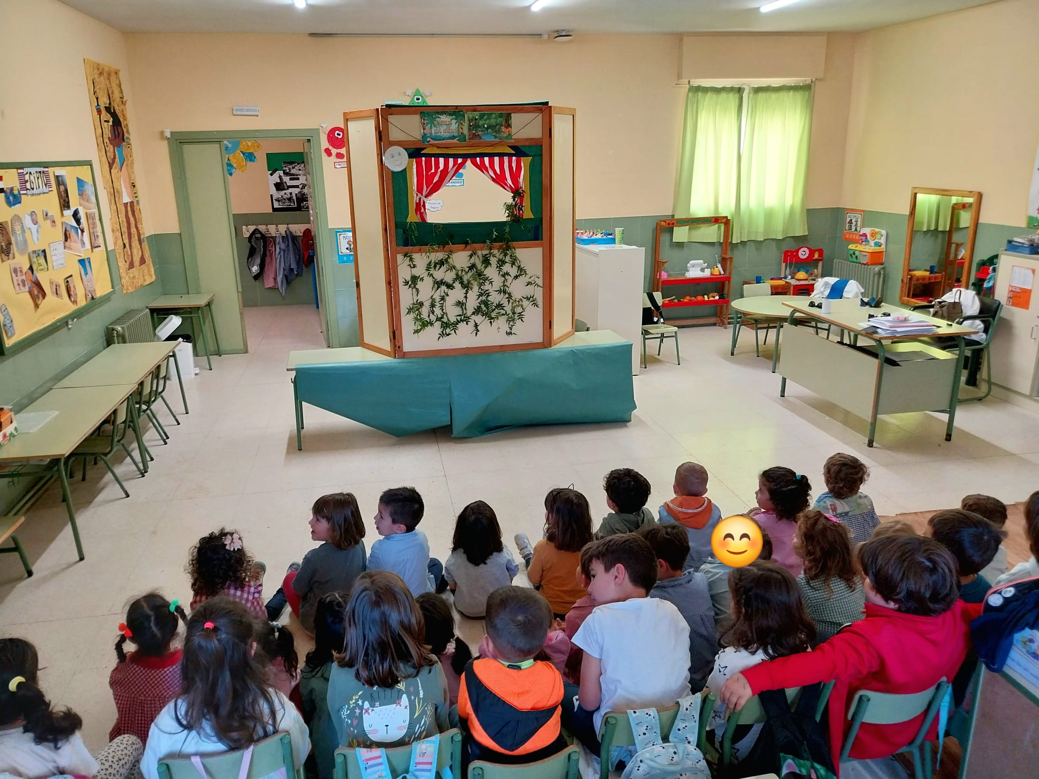 escenario lleno familia visitante