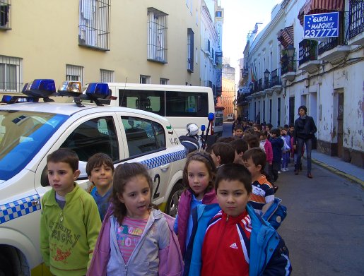 4-Pasamos_junto_a_la_sede_de_los_policas_locales